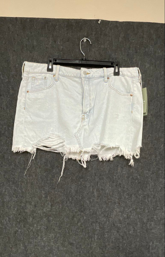 H&M Women's Light Wash Distressed Denim Shorts Frayed Hem Sz L NWT