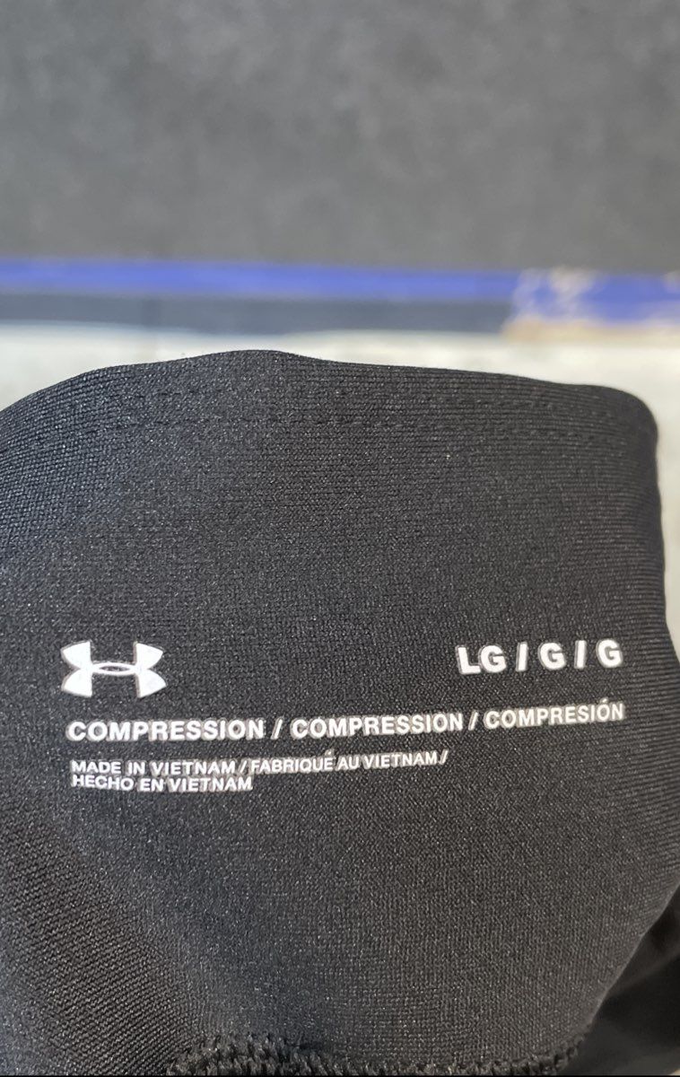 Under Armour Women's Compression Leggings Black Cropped Capri Side Pocket Sz L