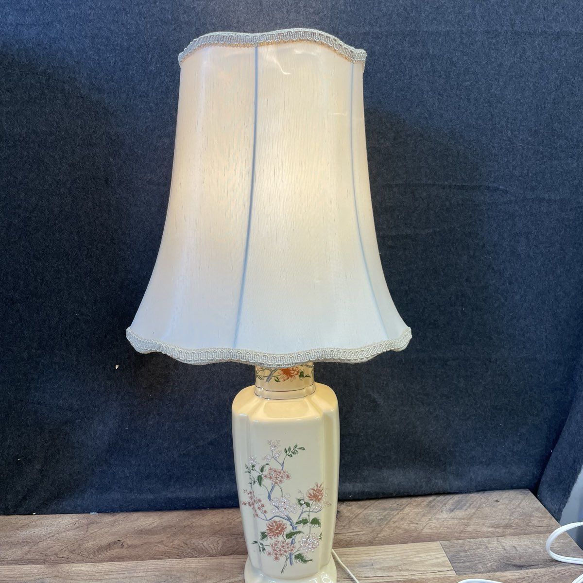 Vintage Style Yellow Foral Ceramic Lamp
