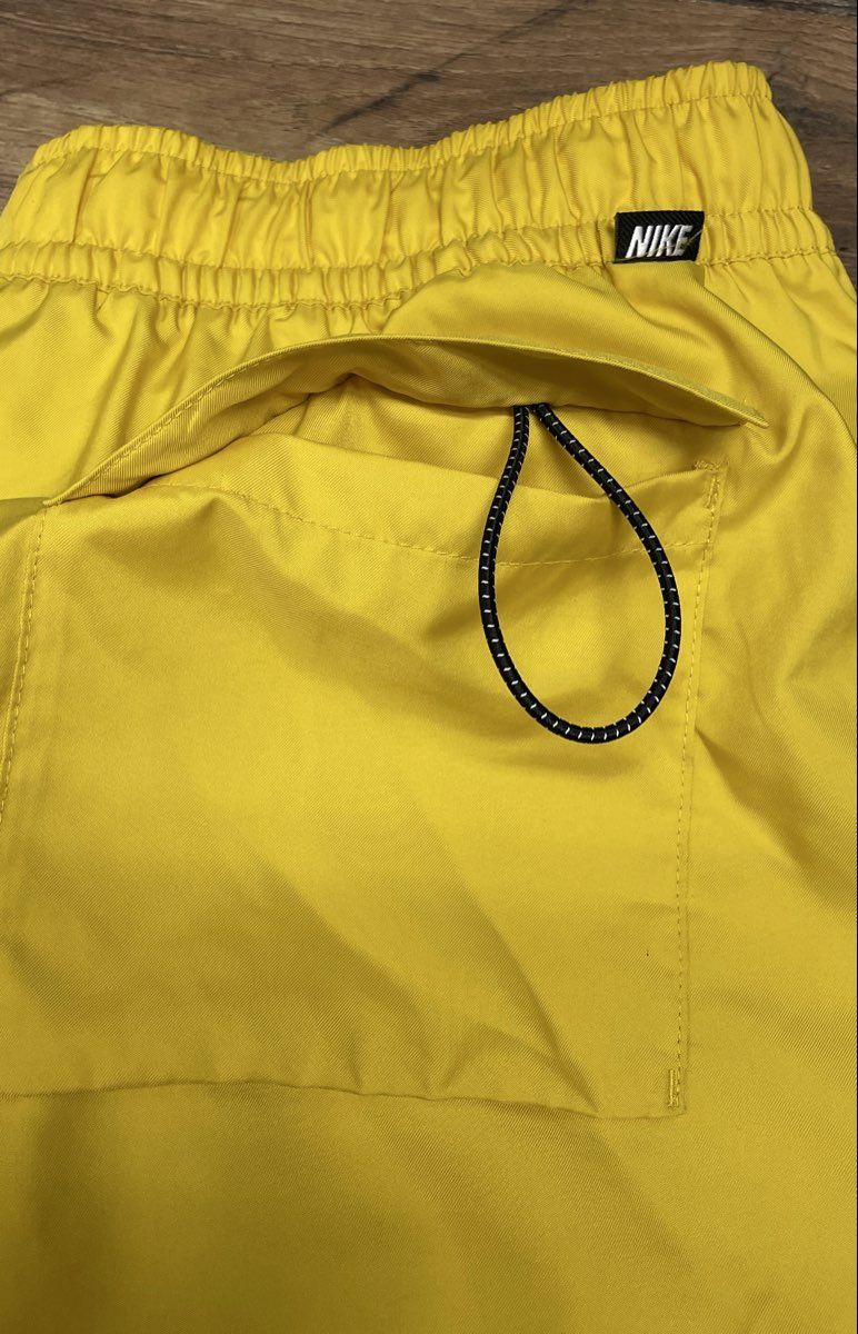 Nike Men's Yellow Woven Swim Trunks Mesh Lined Elastic Waist Shorts Size M