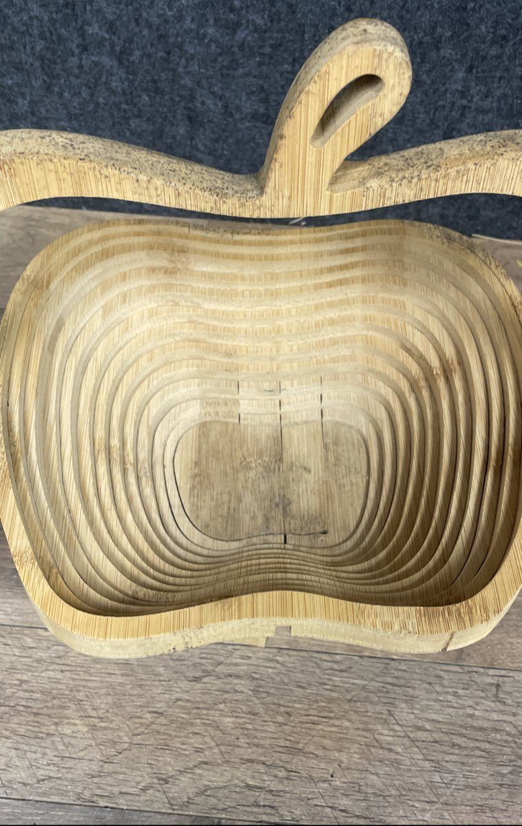 Wooden Expandable Apple Basket