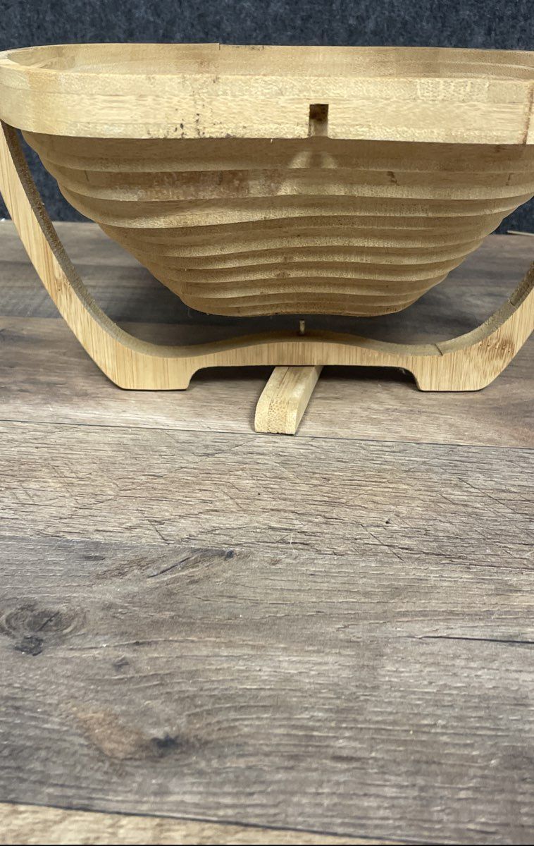 Wooden Expandable Apple Basket