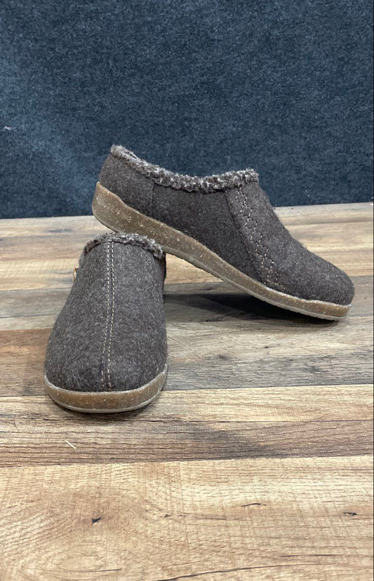 Earth Origins Janae Earth Grey Faux Fur Lined Loafers Women's Size 6M