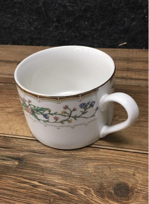 Set of 5 Farberware Wellesley #486 Fine China Cups