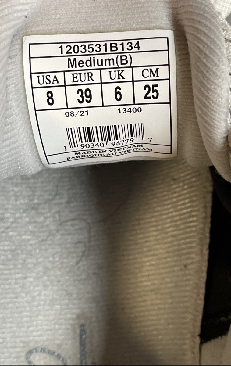 Brooks Adrenaline GTS 22 Gray White Running Shoes Size 8