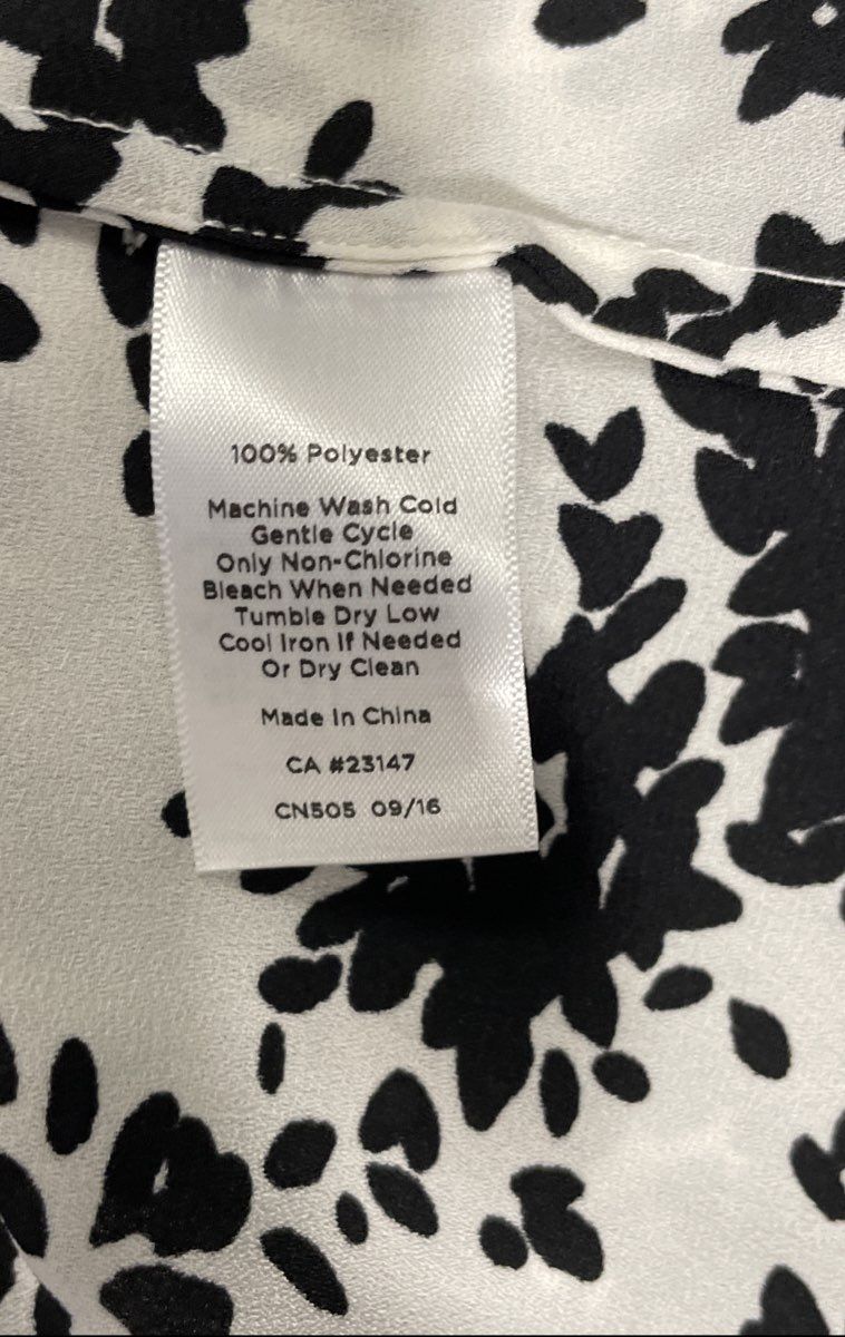 Talbots Women's Petites Black White Abstract Floral Button Front Top Sz XP NWT