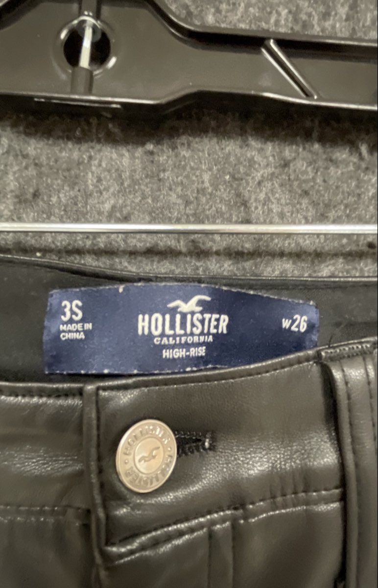 Hollister Women's Black Faux Leather High-Rise Straight Leg Pants Sz 3S W26