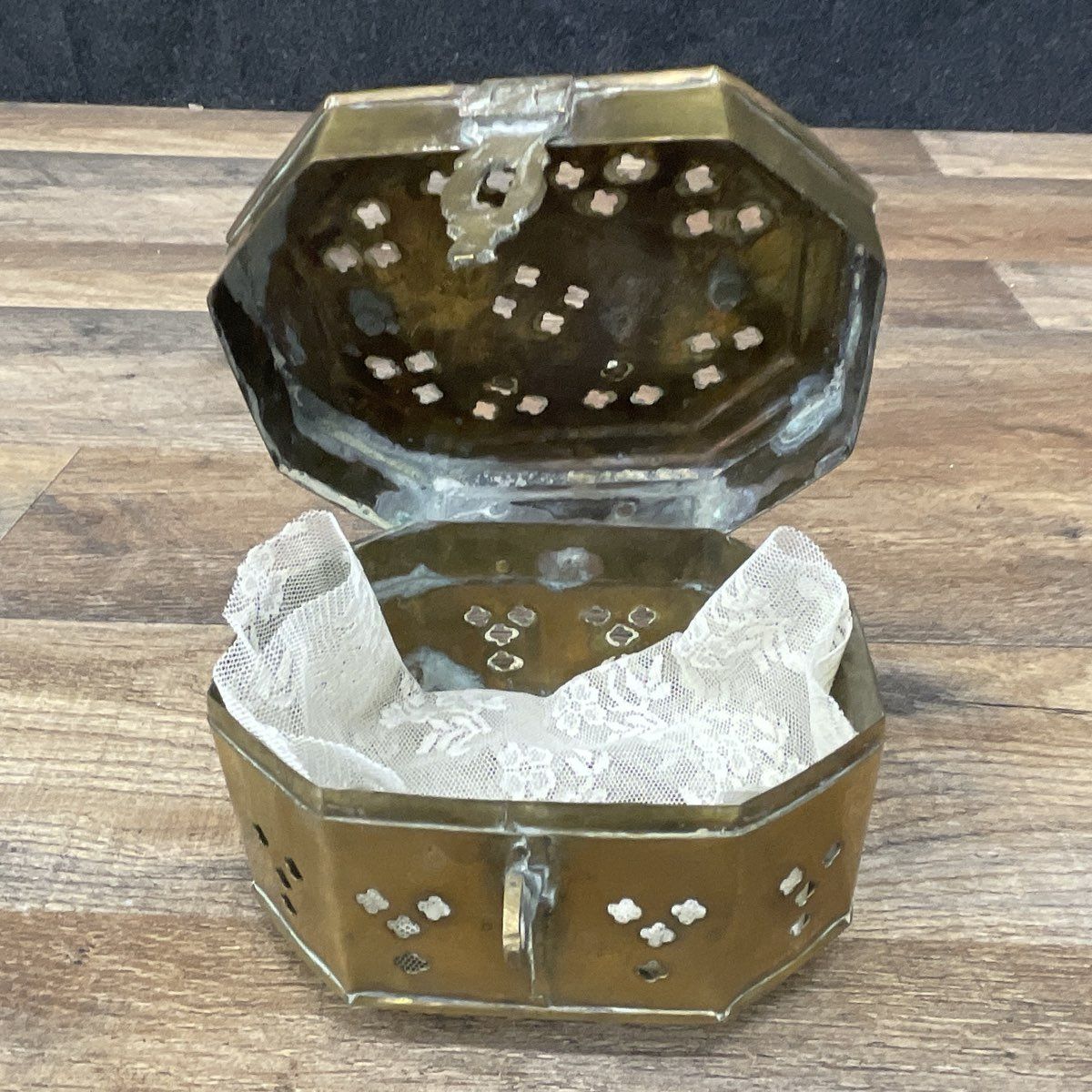 Vintage-style Brassed Hinged Cricket Box