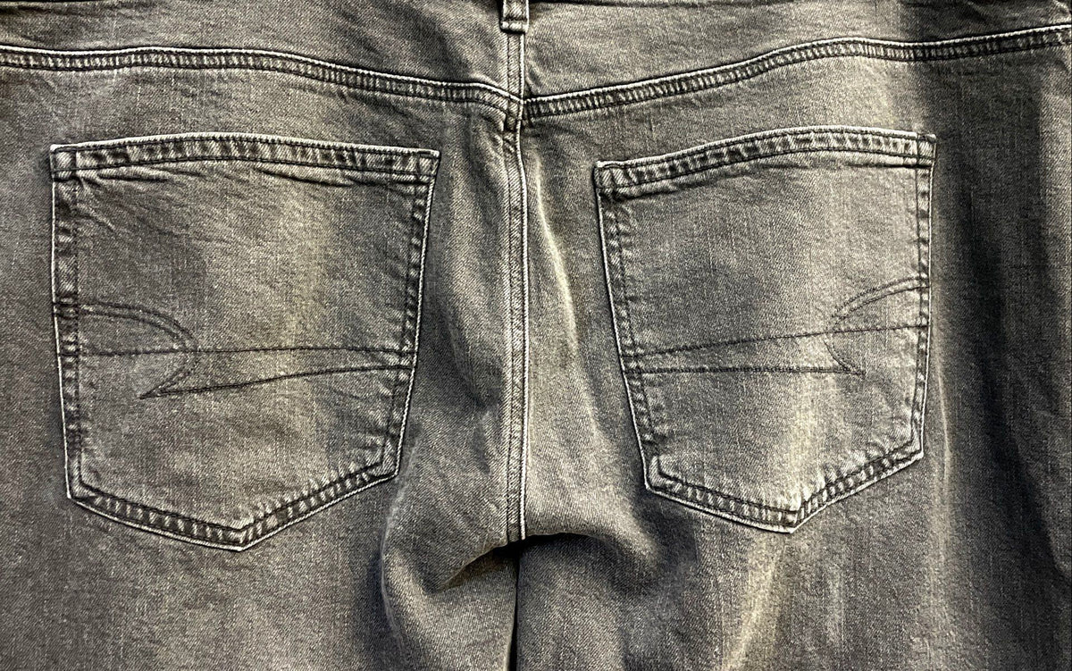American Eagle Women's Stovepipe Jeans Black Blaze Strigid High Rise Sz 20 NWT
