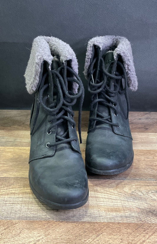 UGG Zea Black Waterproof Leather Lace Up Sheepskin Wedge Boots Women's Size 9