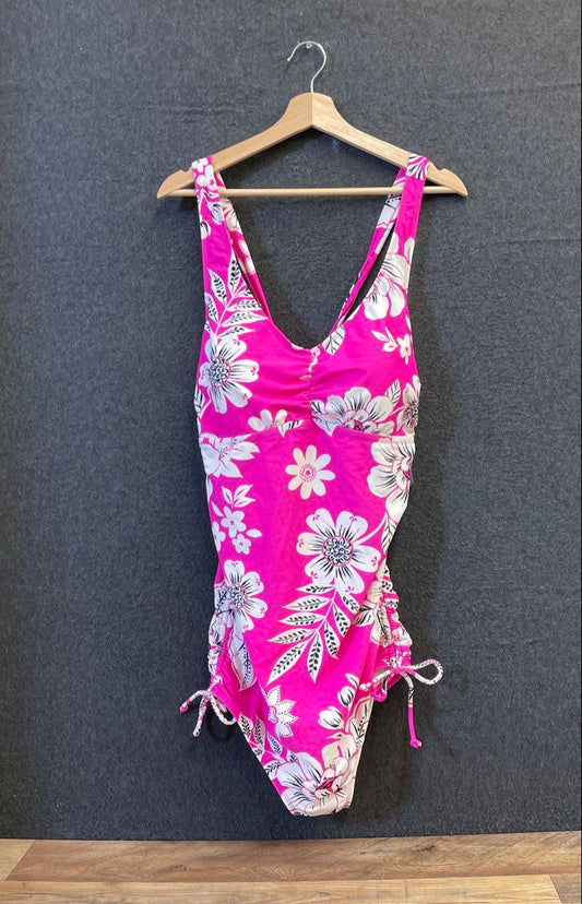 Torrid Women's Pink Floral One Piece Swimsuit NWT Wire Free Lightly Lined Sz 1