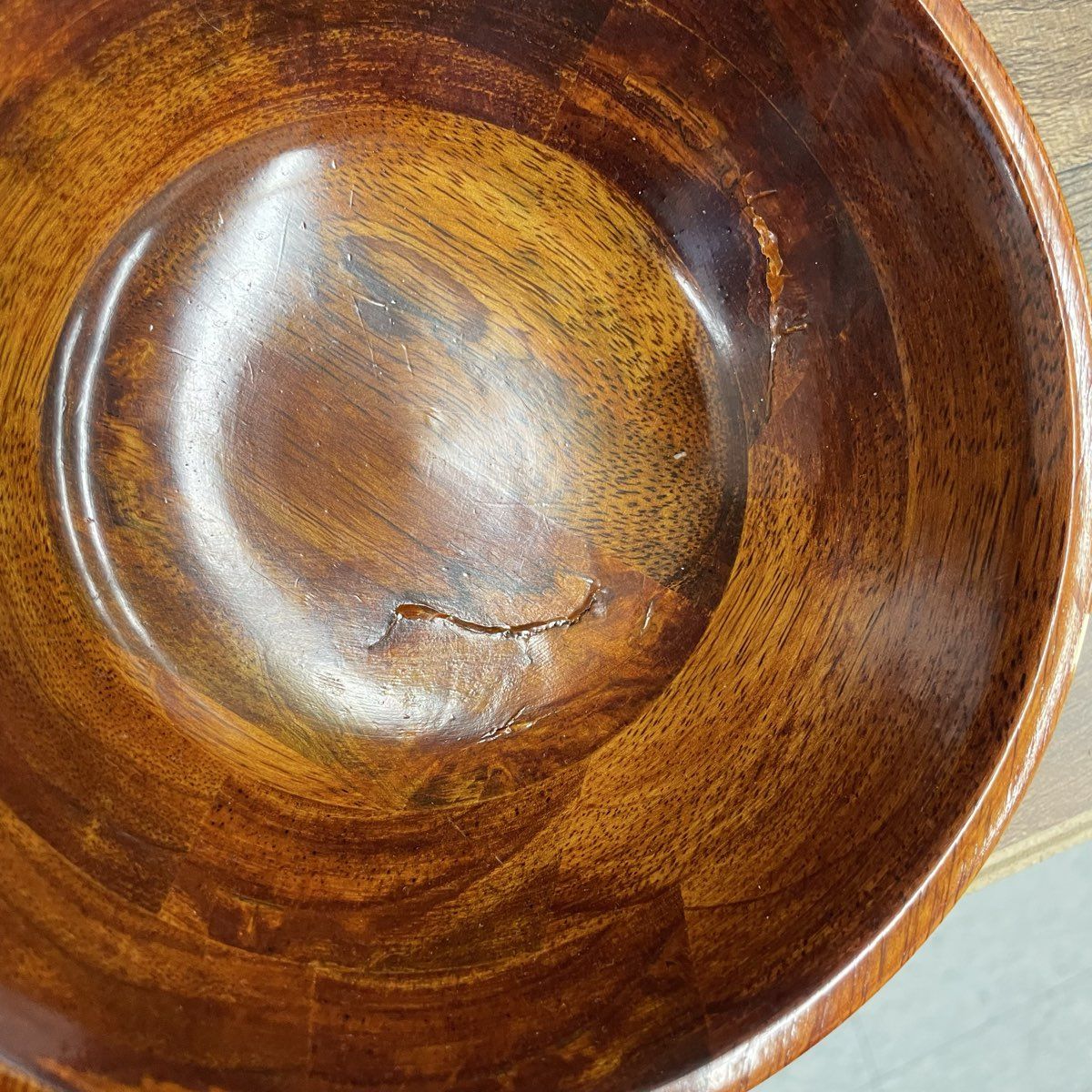 Lot of 5 Wooden Salad Bowls and a Large Salad Bowl