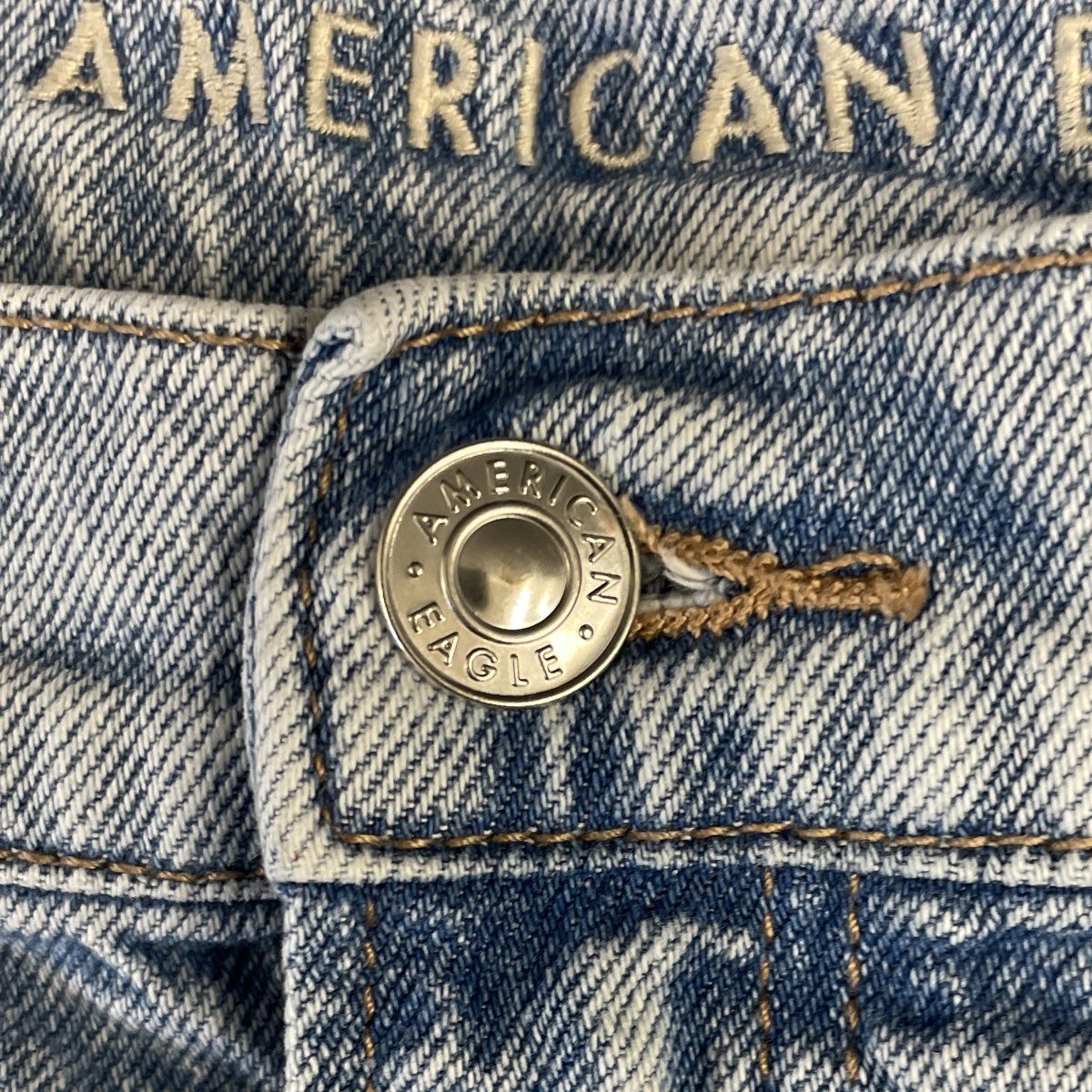 American Eagle Women's Wide Leg Distressed Light Wash Strigid Jeans Sz 12 Short