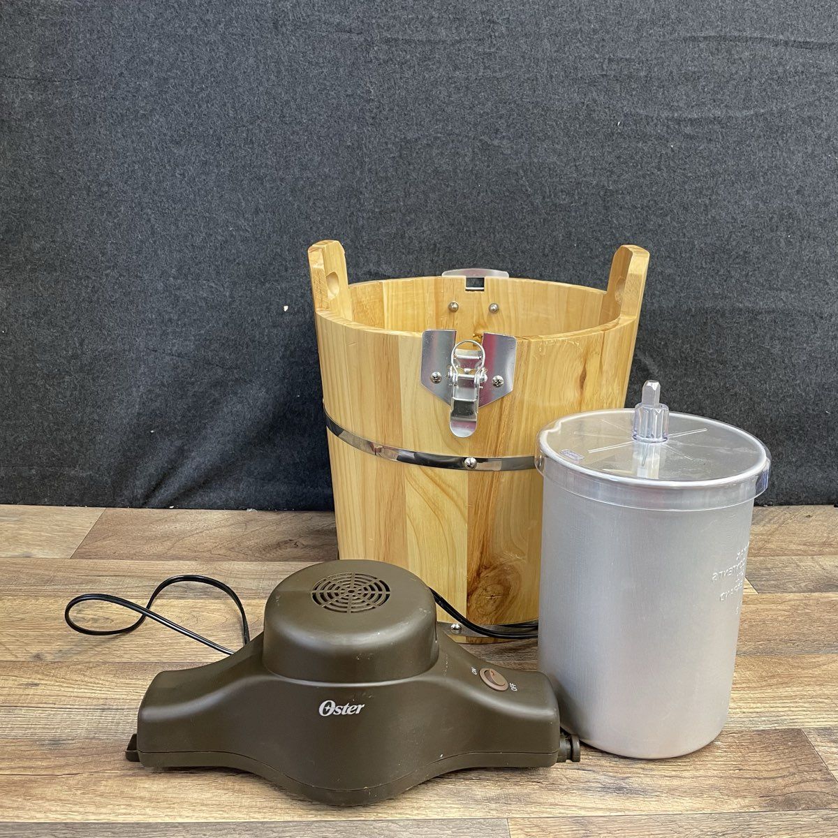 Oster 4-Quart Wooden Bucket Ice Cream Maker