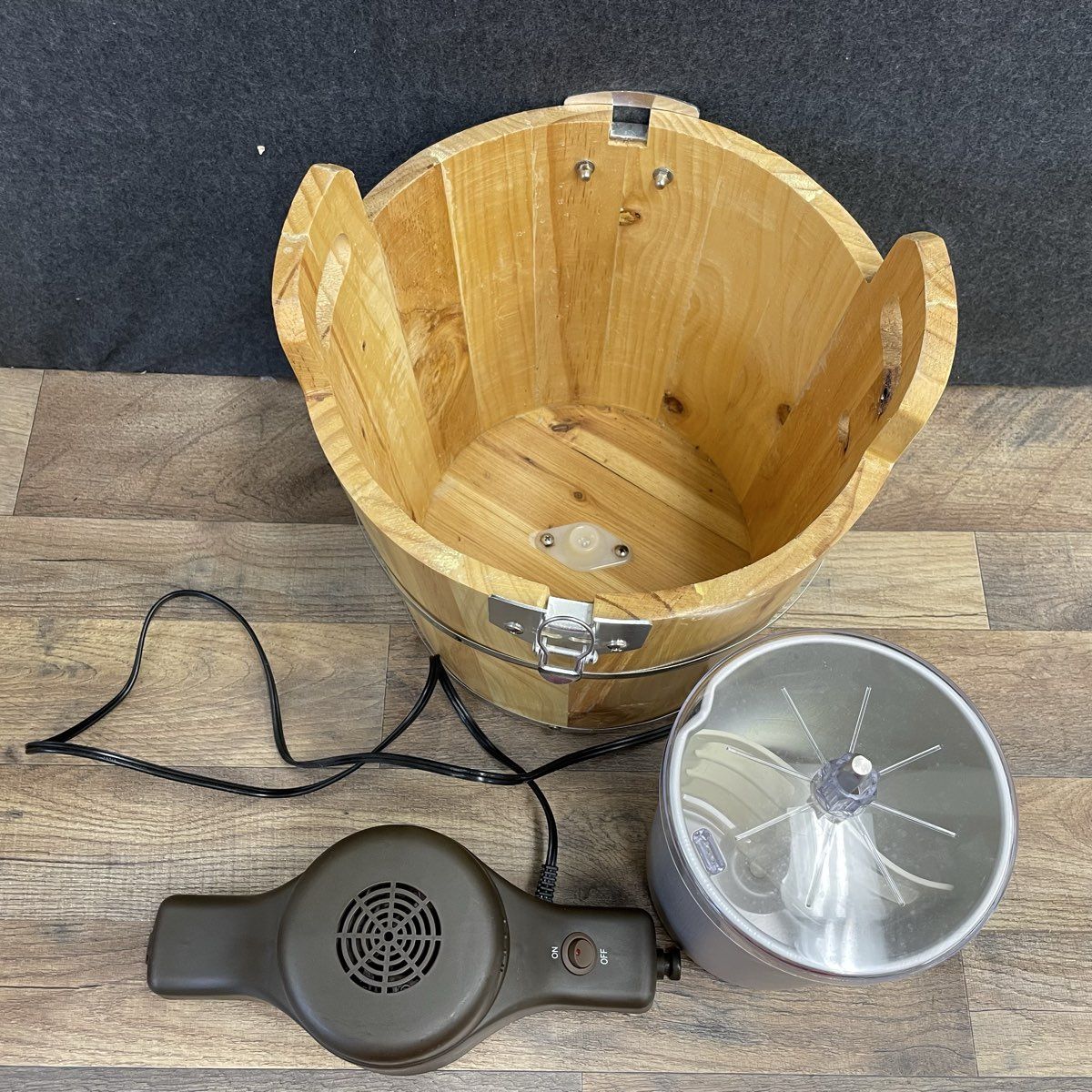 Oster 4-Quart Wooden Bucket Ice Cream Maker
