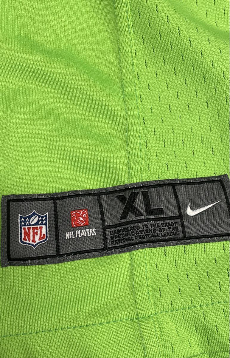 Nike Youth Seattle Seahawks Russell Wilson #3 Action Green Jersey Size XL