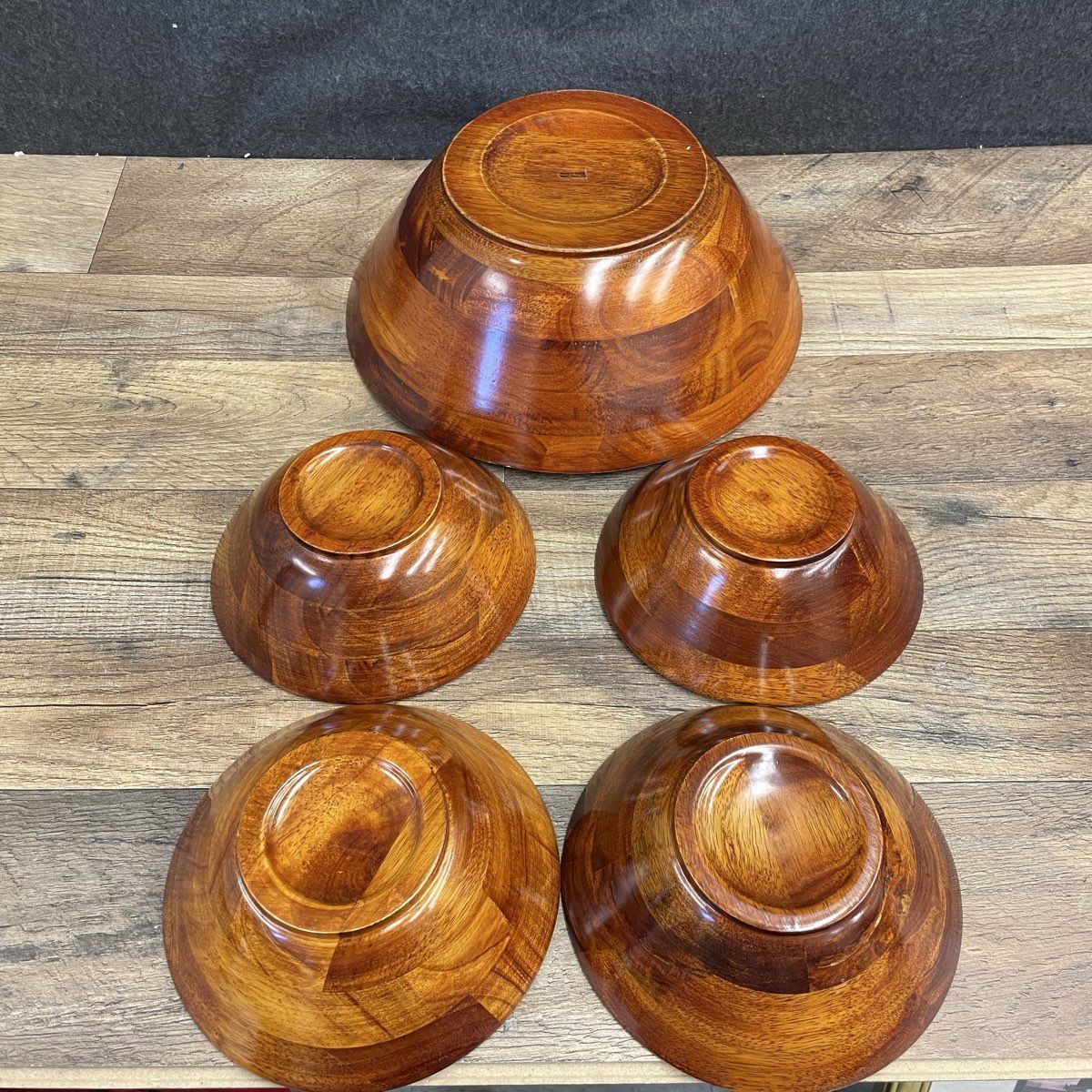 Lot of 5 Wooden Salad Bowls and a Large Salad Bowl