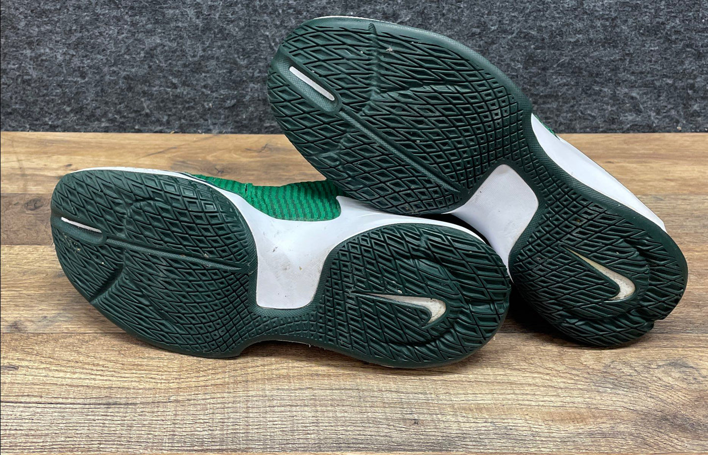 Nike Zoom Clear Out Pine Green White Basketball Shoes Men's Size 8