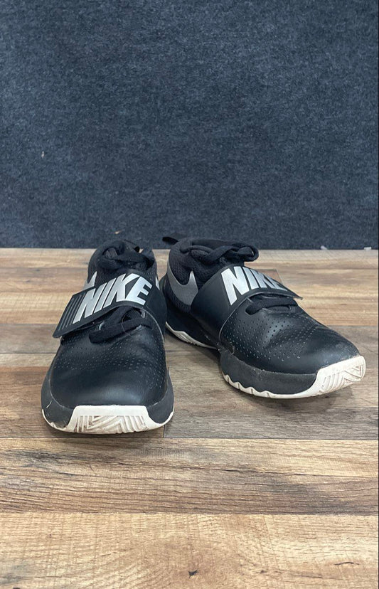 Nike Team Hustle D 8 GS Black Silver White Youth Basketball Shoes Size 6Y