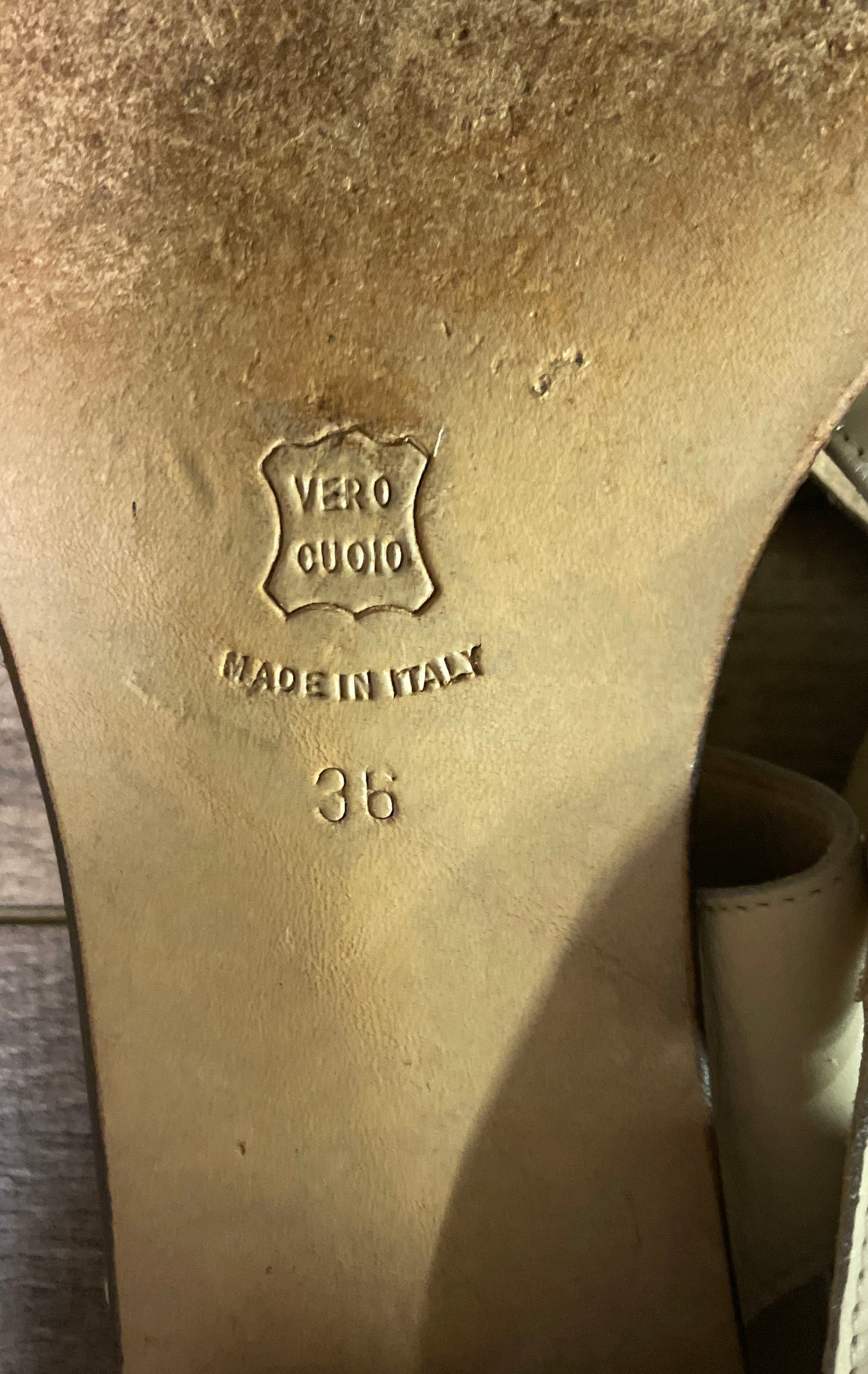 Vintage 90s Luca Grossi Cream Leather Square Toe Block Heel Sandals Size EU 36