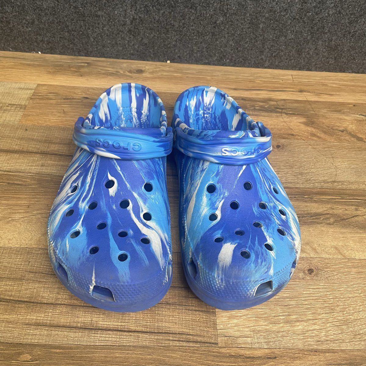 Crocs Classic Marbled Clogs Blue White Men's Size 11