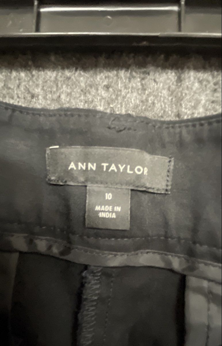 Ann Taylor Women's Black Flat Front Casual Chino Shorts Size 10