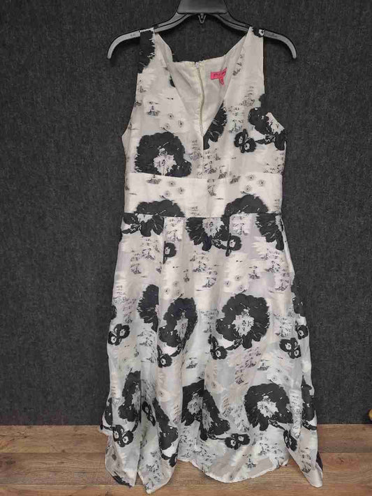 Betsey Johnson Women's Black White Floral Jacquard Sleeveless Dress Sz 12