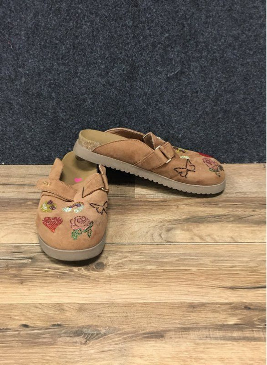 Steve Madden JPINE Tan Rhinestone Patch Faux Suede Clogs Mules Size 4