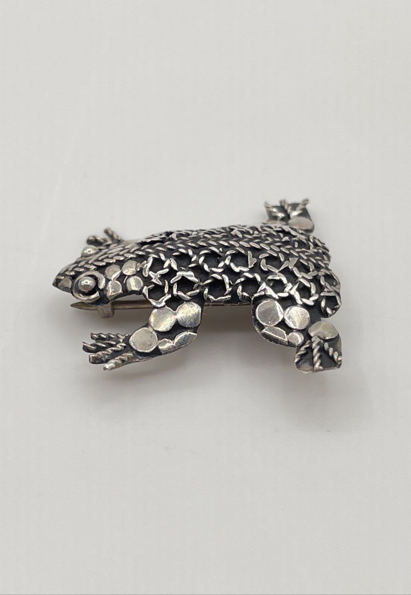 Low Grade Silver (Ag 82.01) Granulated Filigree Frog Brooch Pin 3.6g