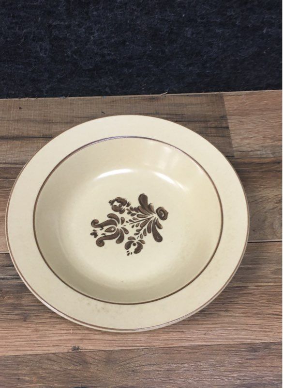 Lot 5 Pfaltzgraff Village Brown Pieces ( 3 Large Bowls \ 1 Small Bowl \ 1 Mug)
