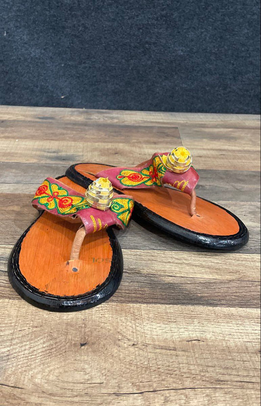 Handcrafted Mexican Wooden Base Embroidered Leather Thong Sandals Size 10