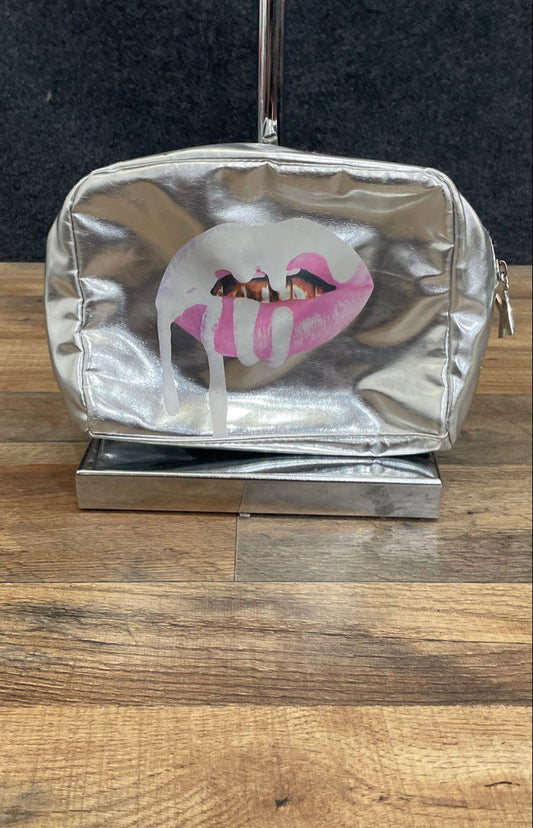 Kylie Cosmetics Silver Metallic Dripping Lips Makeup Bag Kylie Jenner