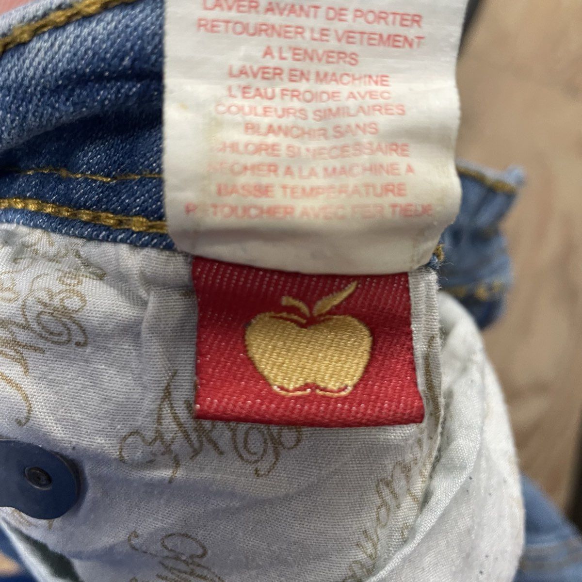 Vintage 2000s Apple Bottoms Women's Light Wash Embroidered Logo Jeans Sz 18