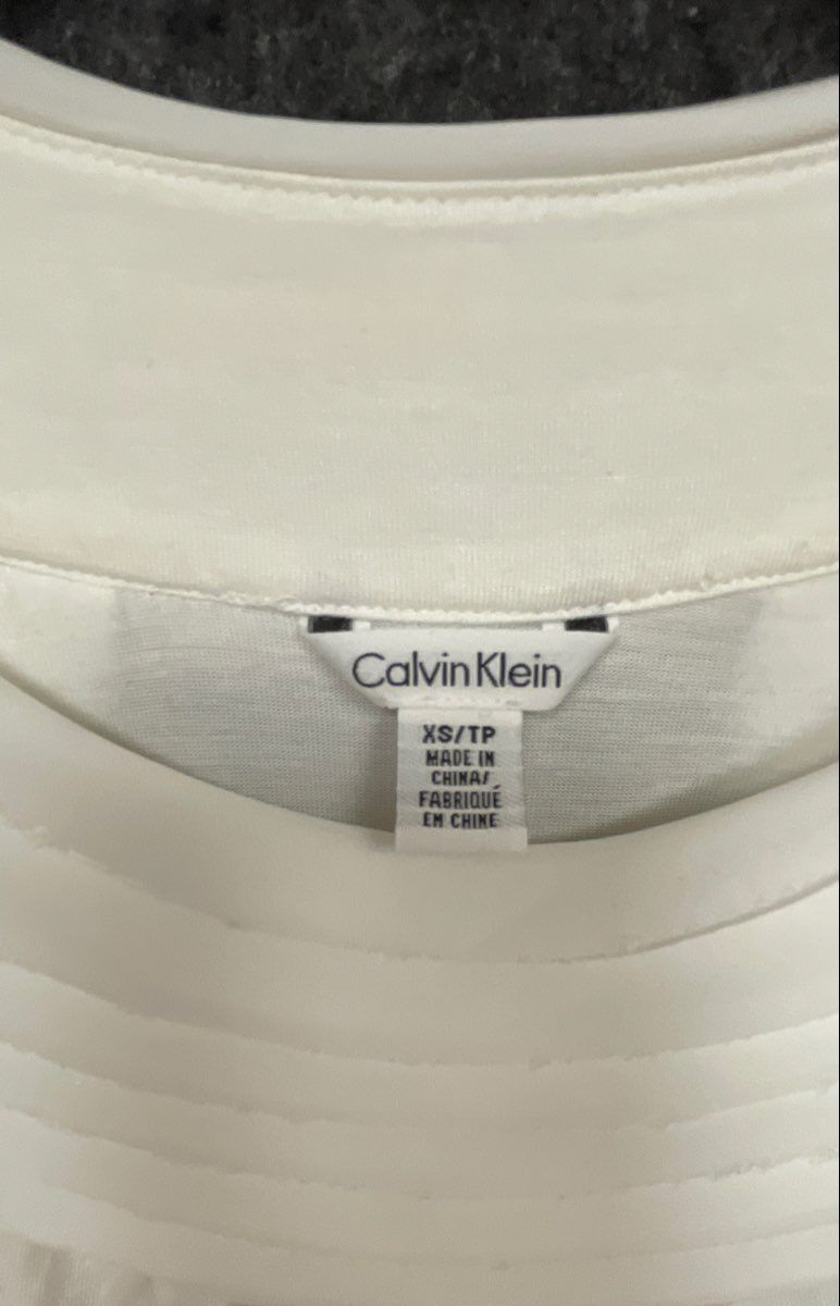 Calvin Klein Women's White Pleated Neckline Sleeveless Blouse Top Sz XS