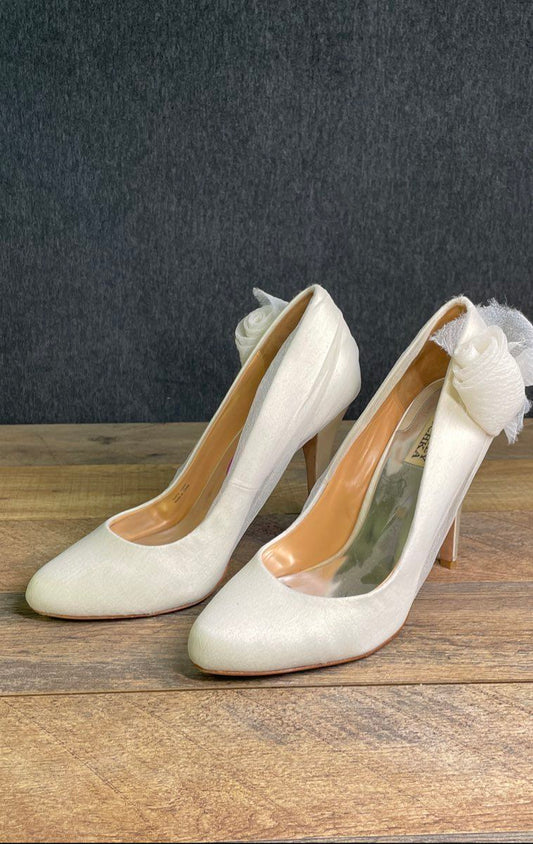 Badgley Mischka Cream Satin Rosette Bridal Evening High Heel Pumps Size 10