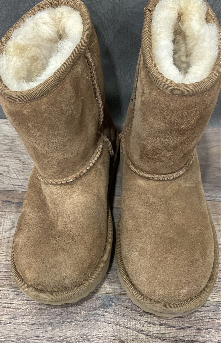 UGG Classic Short II Chestnut Suede Sheepskin Boots Women's Size 12