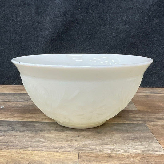 Anchor Hocking Sandwich White Milk Glass Daisy Pattern Punch Bowl 10"