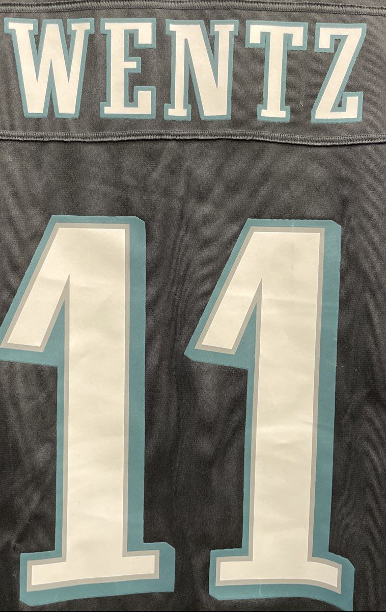 Nike Men's Black Philadelphia Eagles Carson Wentz #11 Football Jersey XL