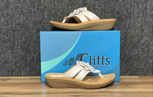 Cliffs by White Mountain Cynthia White Floral Wedge Thong Sandals Size 8 M