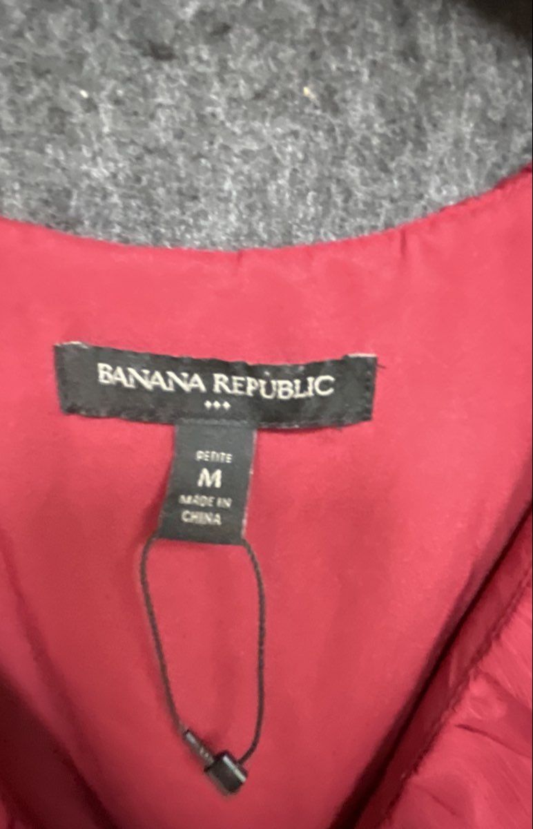 Banana Republic Women's Red Ruffle V-Neck Peplum Blouse Sleeveless Sz PM