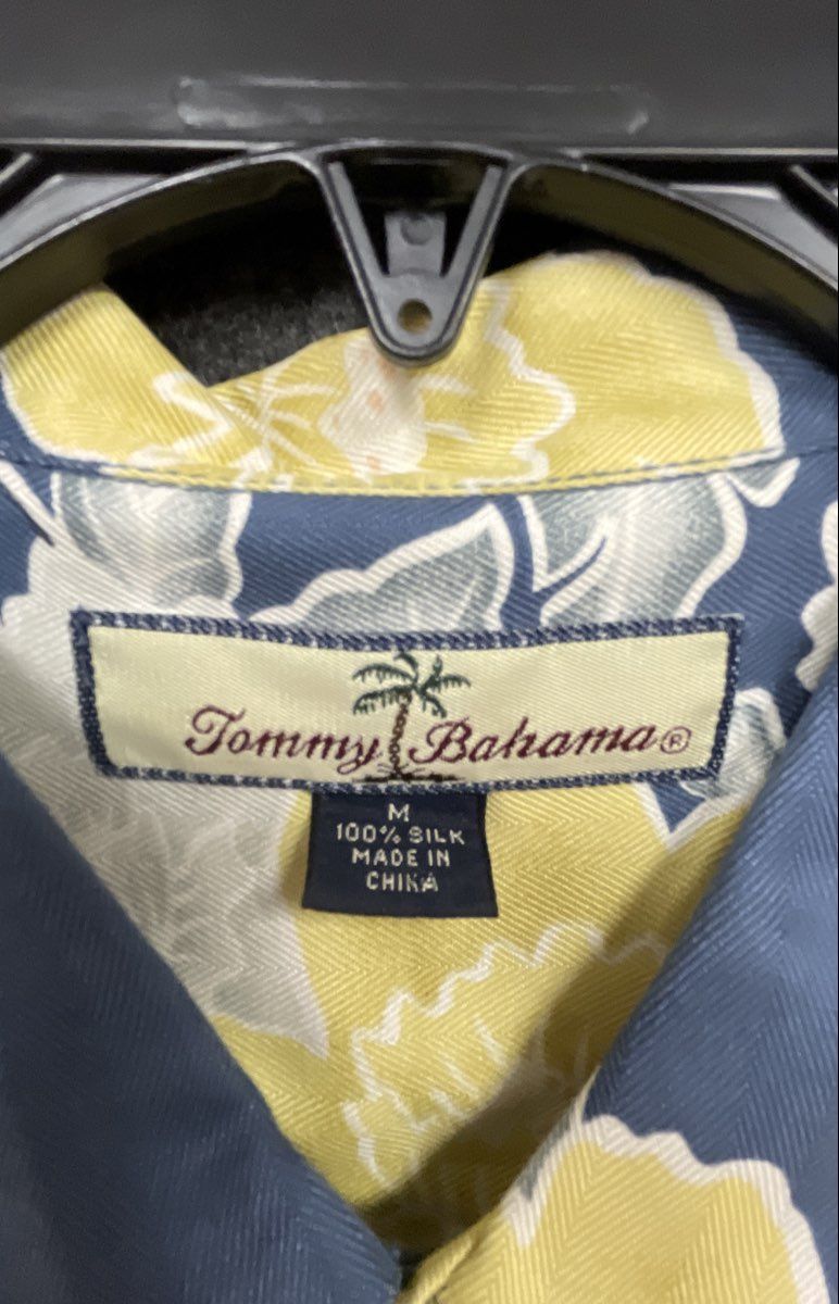 Vintage Y2K Tommy Bahama Men's Silk Hawaiian Camp Shirt Blue Floral Sz M