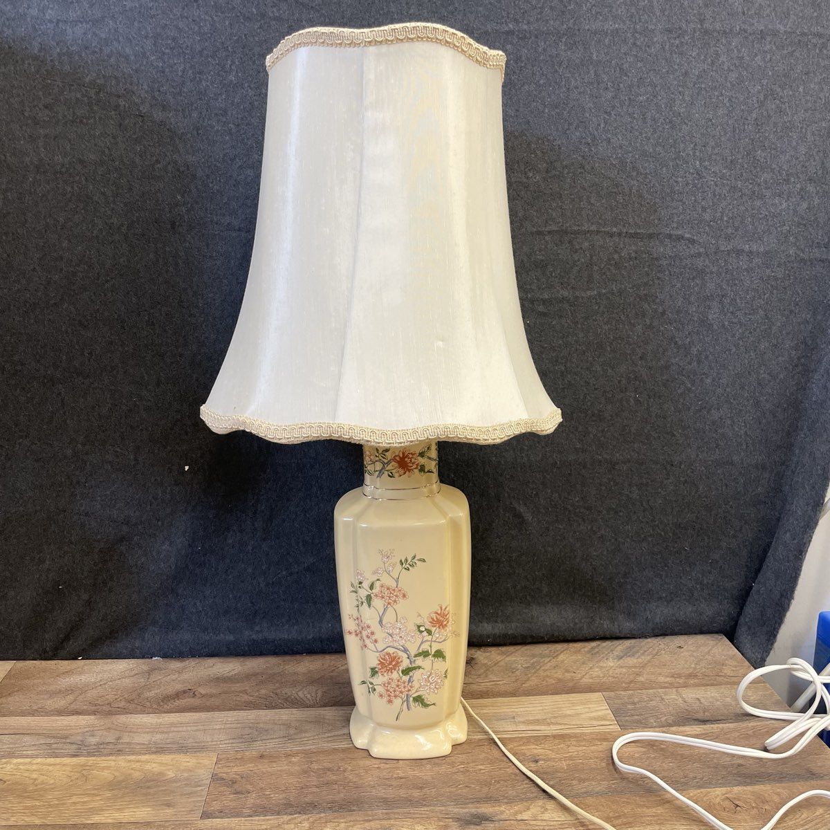 Vintage Style Yellow Foral Ceramic Lamp