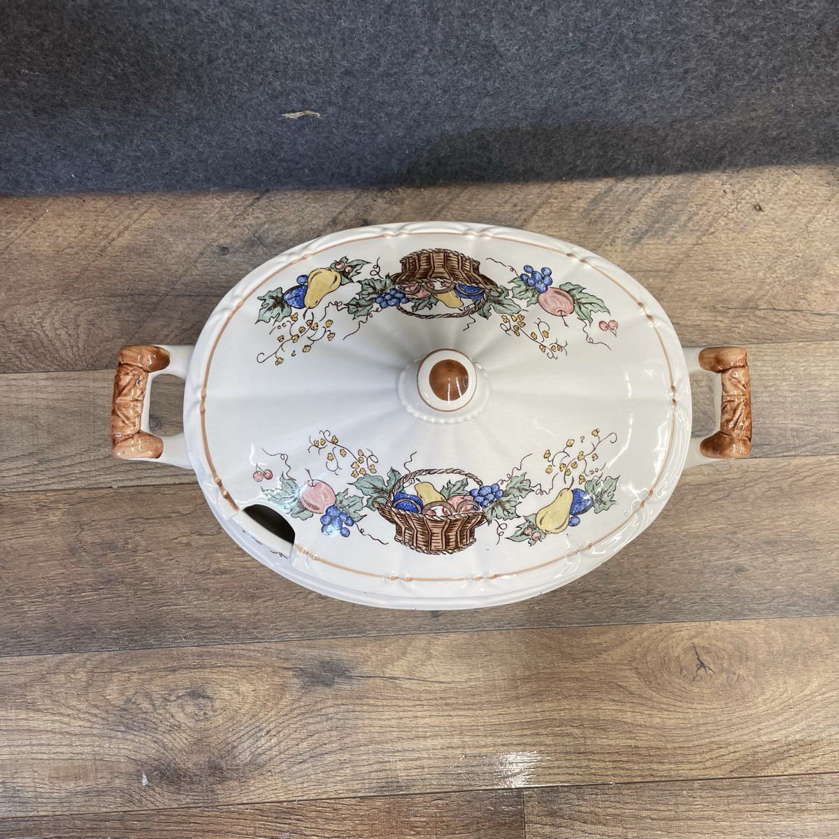 Vintage Style Ceramic Soup Tureen with Lid and Ladle