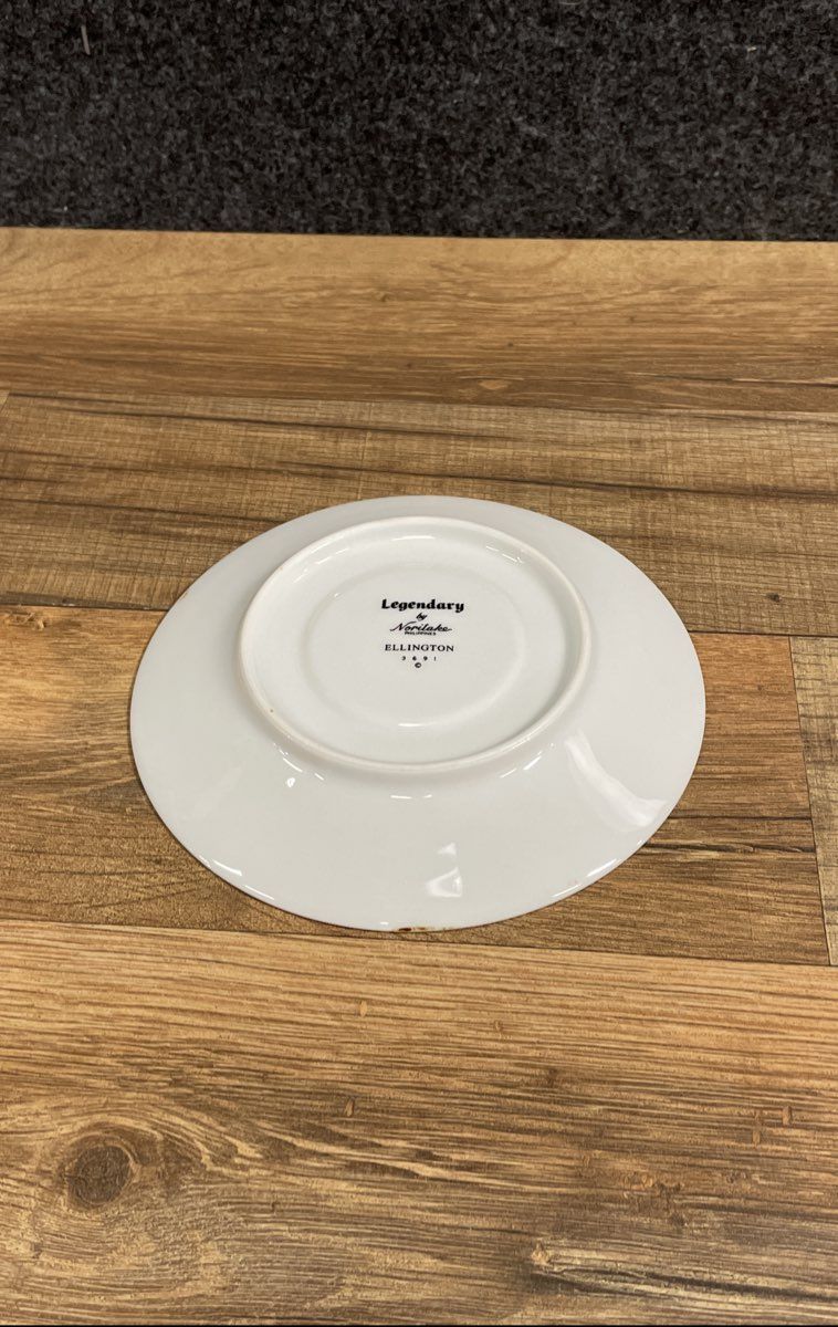 Legendary by Noritake Ellington 3691 Bread Plates