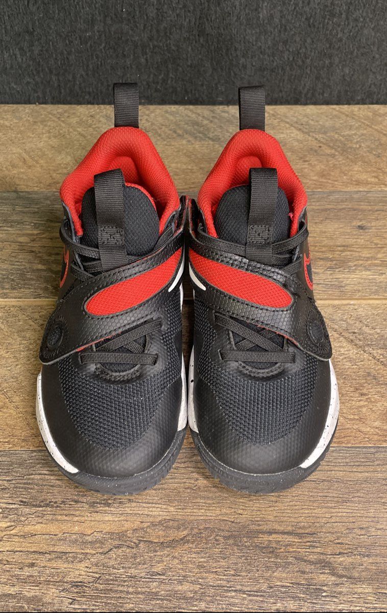 Boy's Nike Team Hustle D 11 Black/red Basketball Shoe Size 12