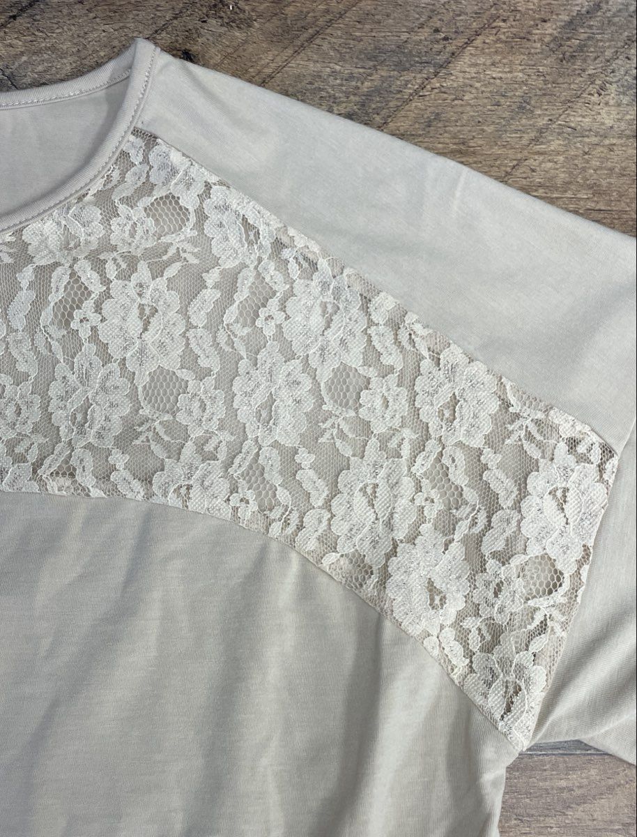 August Silk Women's Ash Blonde Floral Lace Panel Short Sleeve Top Size M NWT