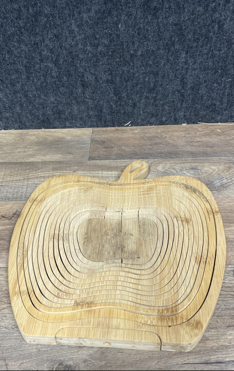 Wooden Expandable Apple Basket