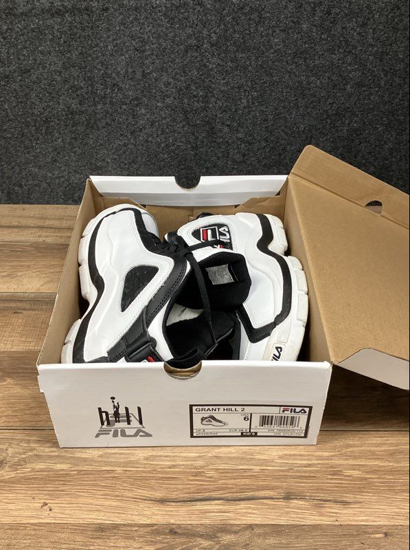 Fila Grant Hill 2 White Black Red Basketball Sneakers Kid's Size 6