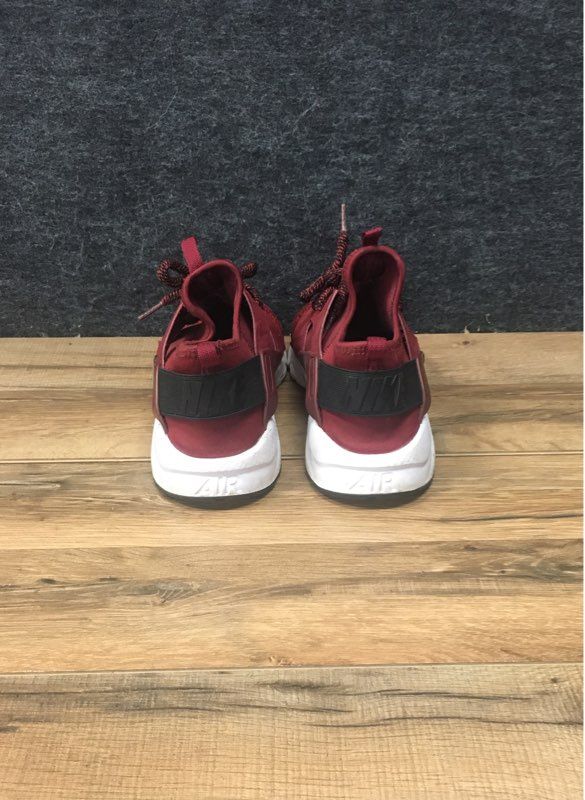 Boy's Nike Air Huarache Run Ultra SE Red Athletic Shoe Size 7