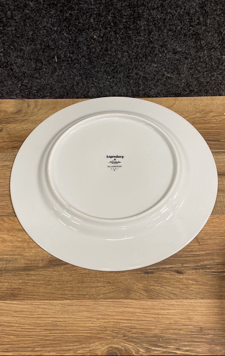 Legendary by Noritake Ellington 3691 Dinner Plates